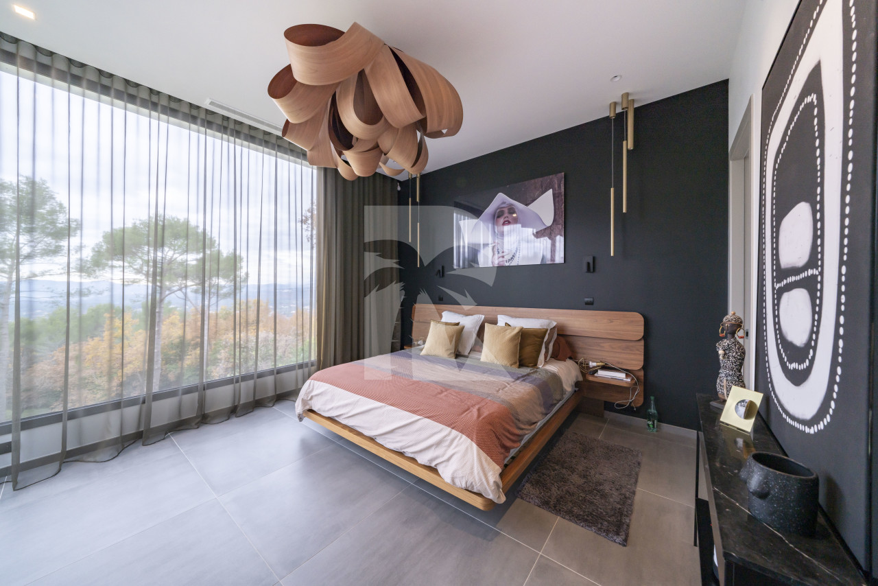 villa in Mougins : Rent this brand new villa located up to the hill in Mouans Sartoux with 5 bedrooms. - Photo 8