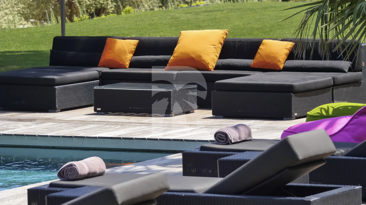 villa in St Tropez : Rent this contemporary villa located just a few minutes from the famous beach 'les Salins' which can accommodate up to 10 guests. - Photo 3