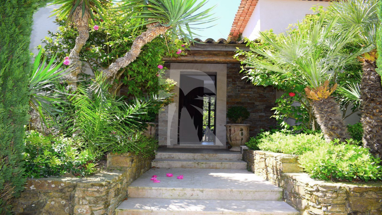 villa in St Tropez : Rent this beautiful newly renovated 7-bedrooms villa located in St Tropez - Photo 11