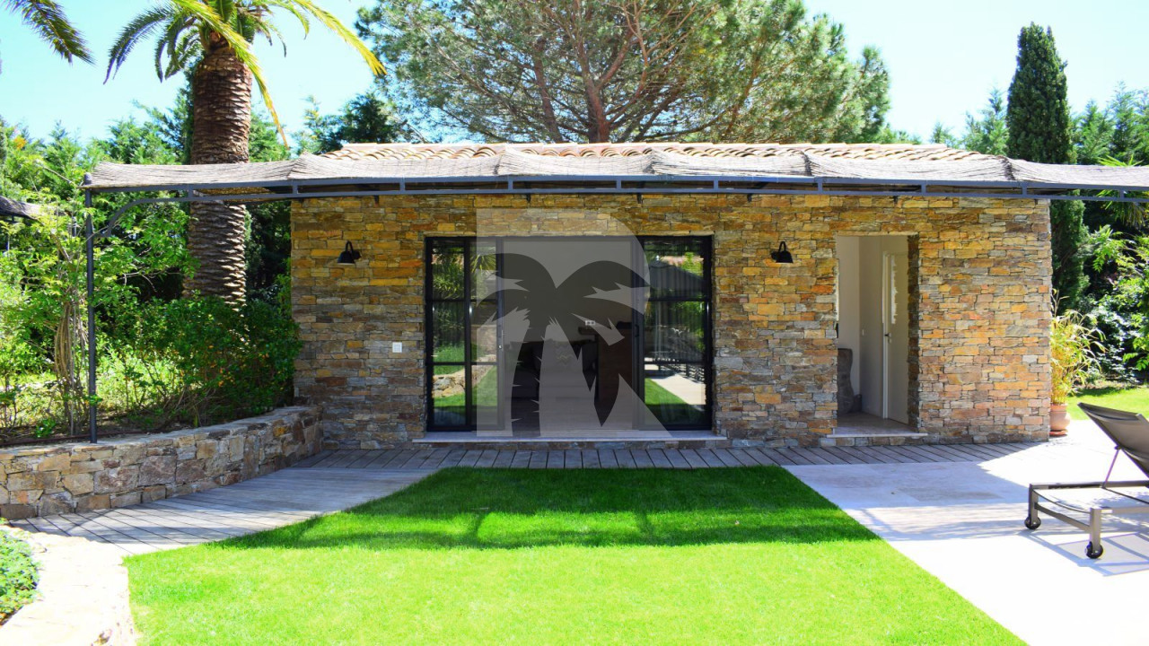 villa in St Tropez : Rent this beautiful newly renovated 7-bedrooms villa located in St Tropez - Photo 4