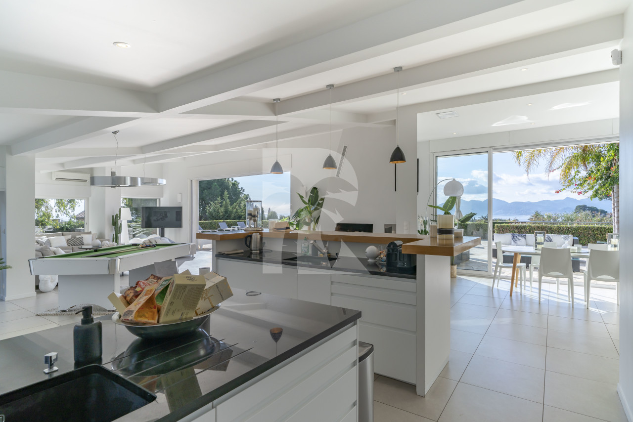 villa in Cannes : Rent this 6 bedroom villa with a gorgeous sea view. - Photo 8