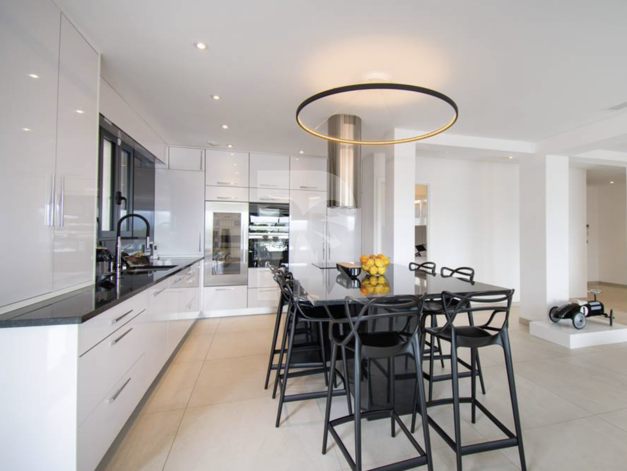 villa in Cannes : Rent this brand new renovated villa up to the hill in La Croix des Gardes - Photo 4