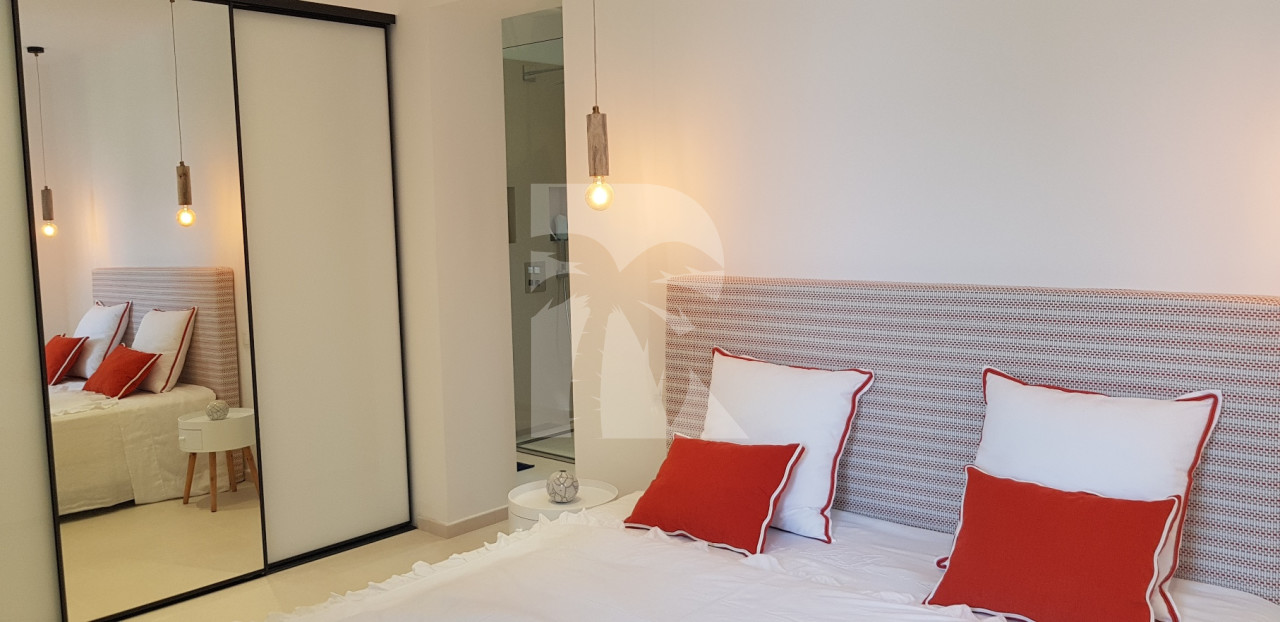 villa in St Tropez : Rent this modern 4 bedroom villa which offers a great Seaview - Photo 10