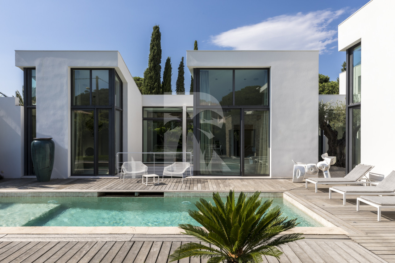 villa in St Tropez : Rent this modern villa located at walking distance to the Place des Lices. - Photo 2