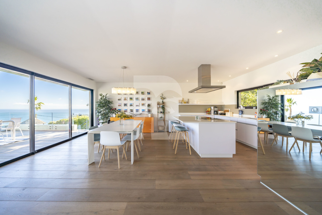 villa in Cannes : Rent this modern villa with a wonderful sea view located in a quiet area. - Photo 6