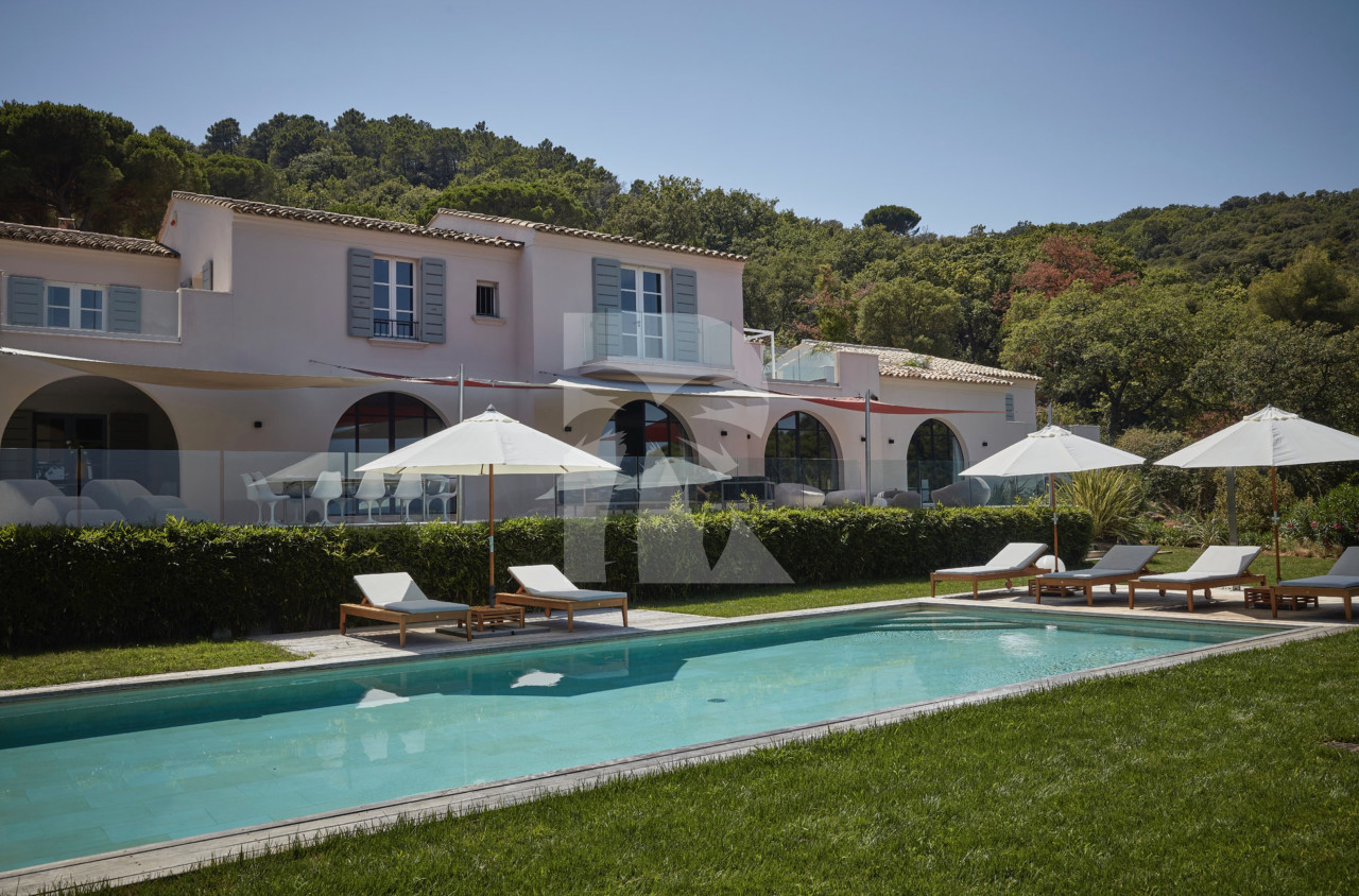 villa in St Tropez : Rent this lovely 7 bedrooms located in 'Les Marres' with a perfect location and all amenities you need for a wonderful stay. - Photo 1