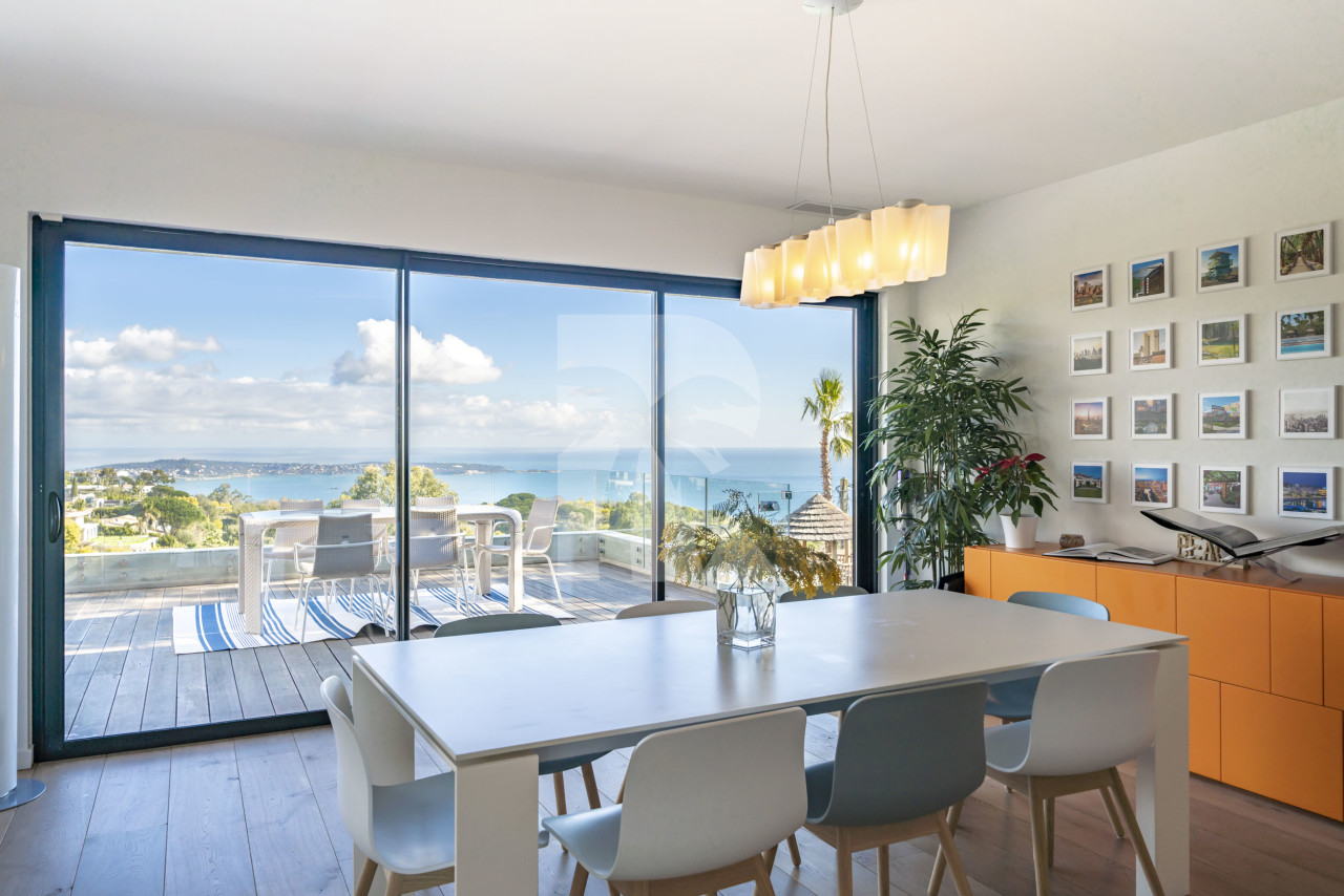 villa in Cannes : Rent this modern villa with a wonderful sea view located in a quiet area. - Photo 7