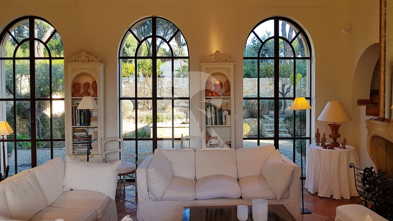 villa in St Tropez : Rent this 7 bedroom villa inside 'Les Parcs de St Tropez' - Photo 9