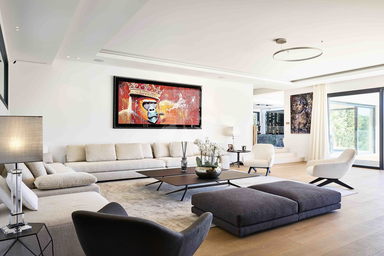 villa in Mougins : Rent stunning newly built 5 bedroom villa in an exclusive area of Mougins with easy access to Cannes - Photo 11
