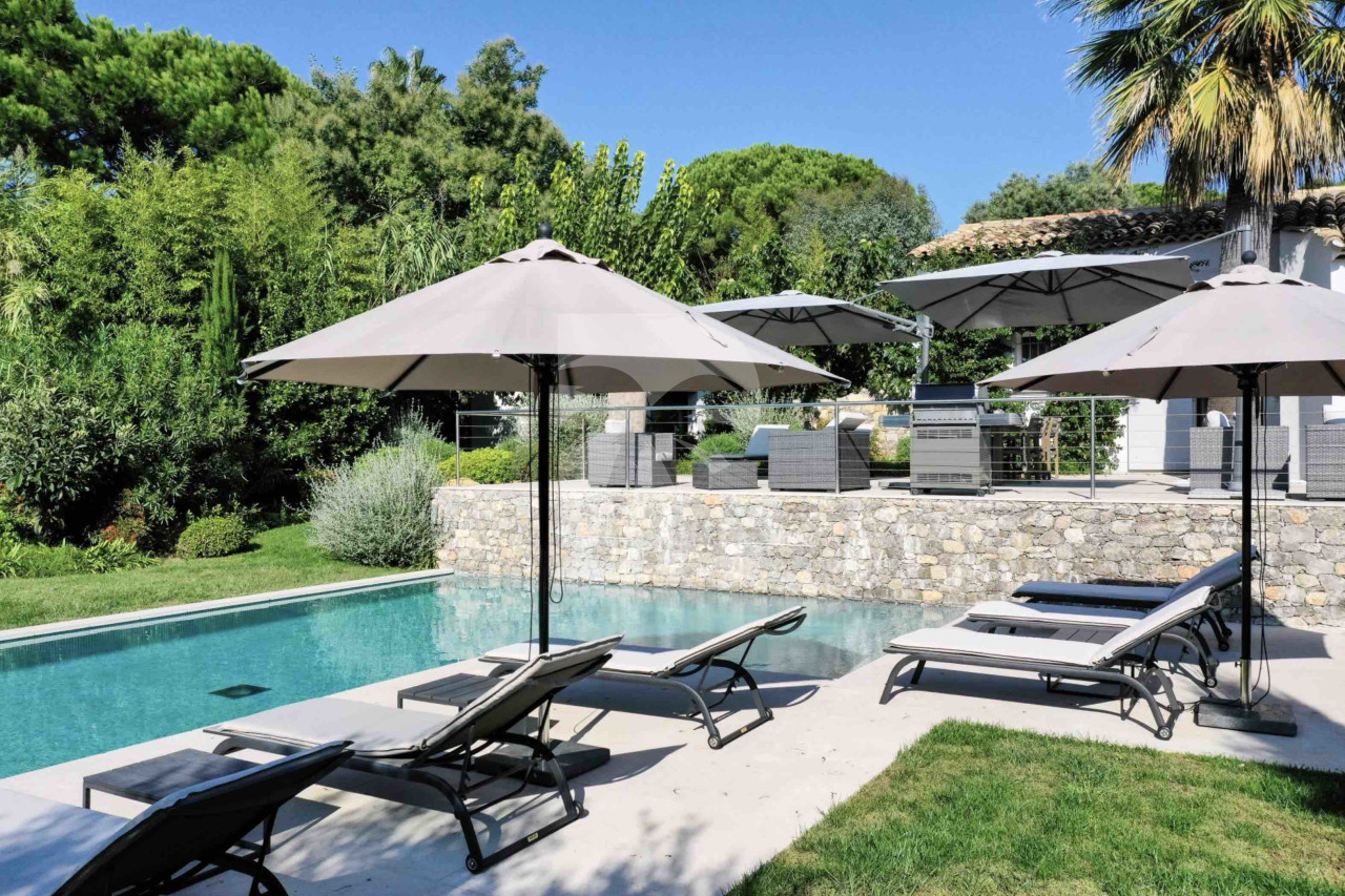 villa in St Tropez : Rent this charming villa with 4 bedrooms within walking distance to Tahiti Beach - Photo 1