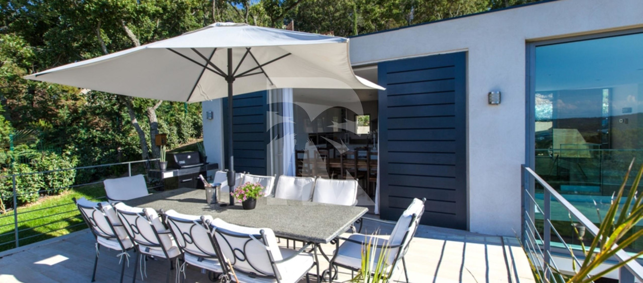 villa in St Tropez : Rent a modern villa in L'Escalet area with 6 bedrooms. - Photo 3