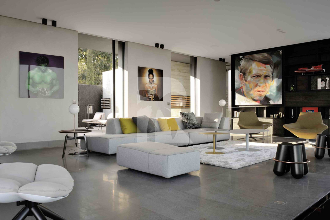 villa in St Tropez : Rent this modern villa located close to the famous Club 55, with a wonderful sea view which can accommodate 12 guests. - Photo 3