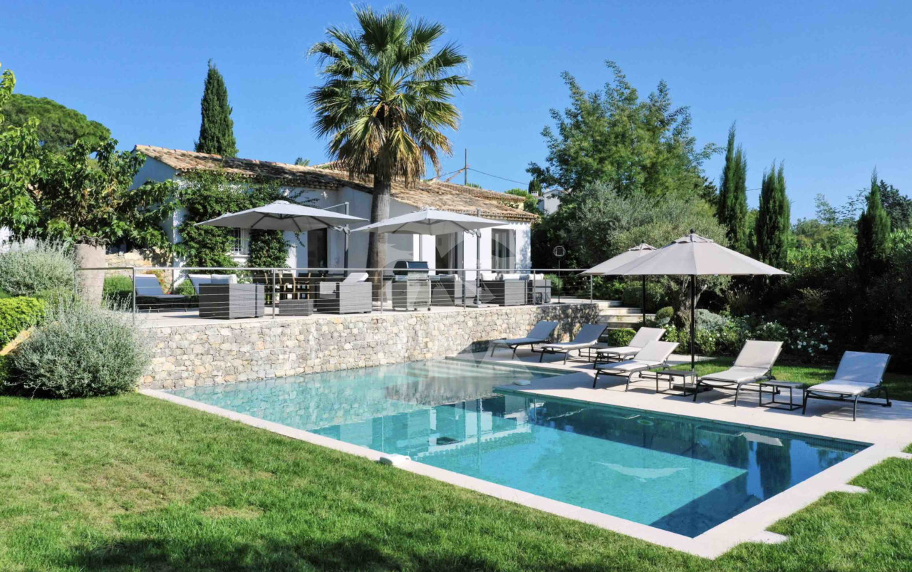 villa in St Tropez : Rent this charming villa with 4 bedrooms within walking distance to Tahiti Beach - Photo 0
