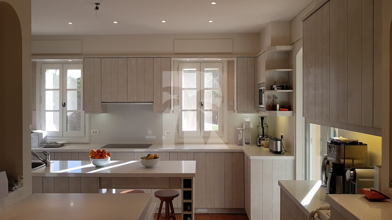 villa in St Tropez : Rent this 7 bedroom villa inside 'Les Parcs de St Tropez' - Photo 12