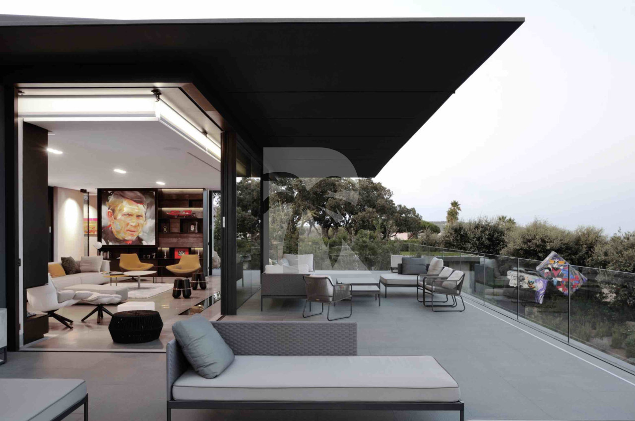 villa in St Tropez : Rent this modern villa located close to the famous Club 55, with a wonderful sea view which can accommodate 12 guests. - Photo 10