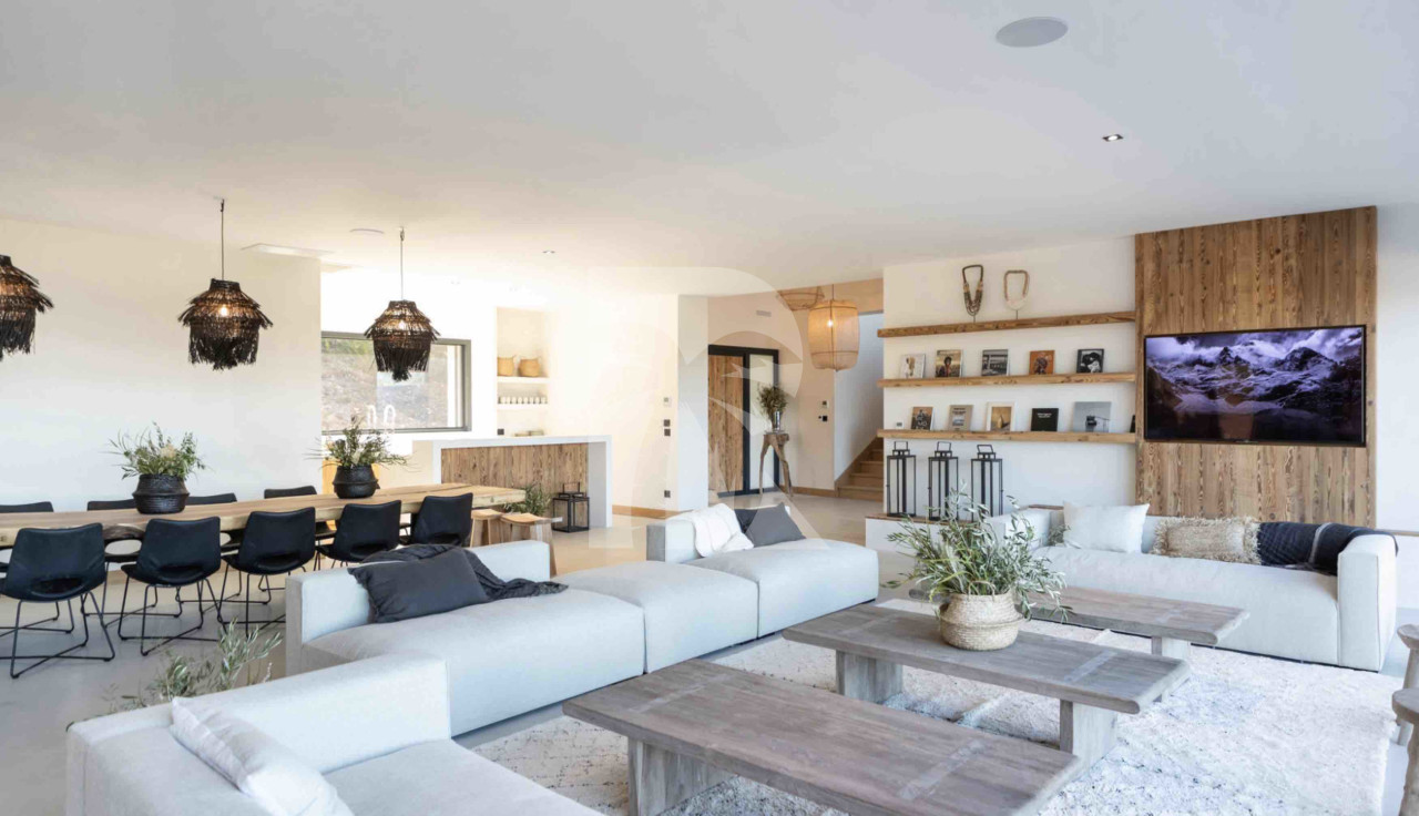 villa in St Tropez : Rent this brand new villa inside 'Les Parcs de Saint Tropez' with a nice sea view and large outdoor space. - Photo 4