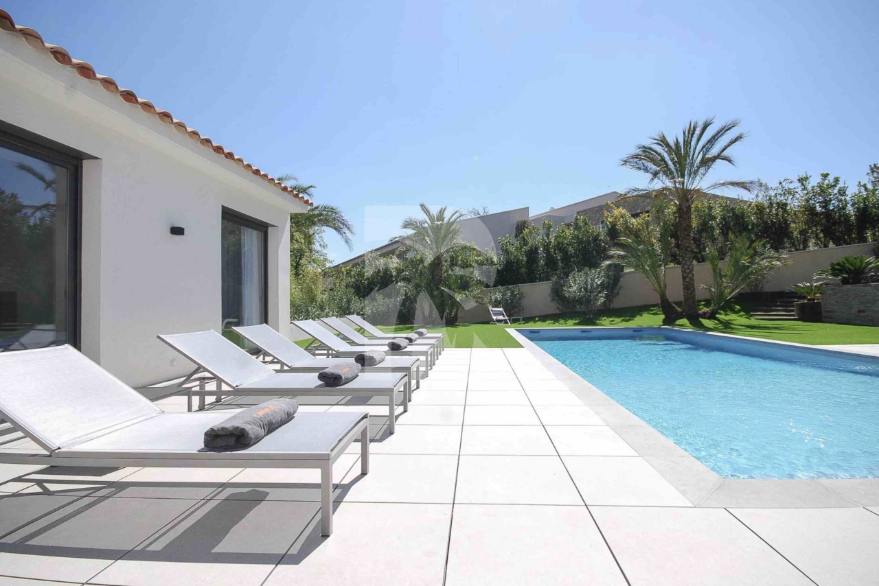 villa in St Tropez : Rent this contemporary villa walking distance to the 'Place des Lices' - Photo 3