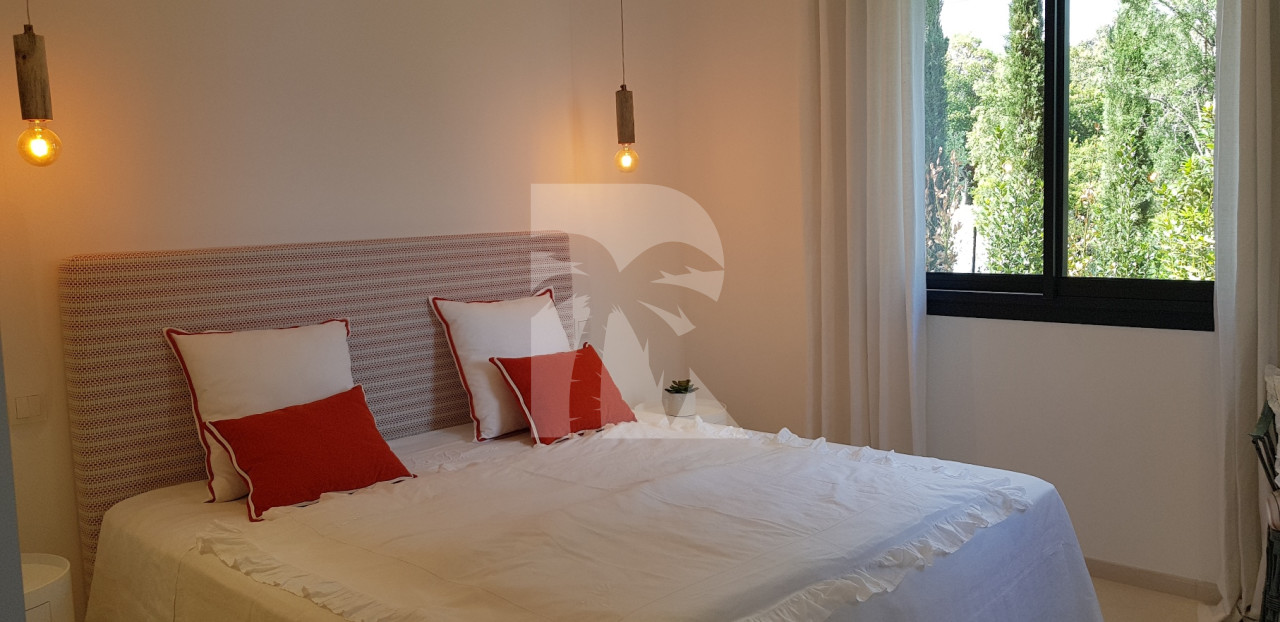 villa in St Tropez : Rent this modern 4 bedroom villa which offers a great Seaview - Photo 9