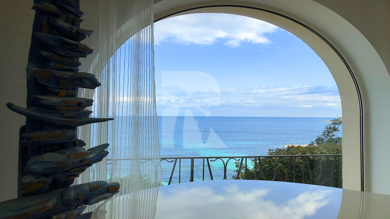 villa in St Tropez : Rent this gorgeous waterfront villa in a prestigious domain in St Tropez - Photo 11