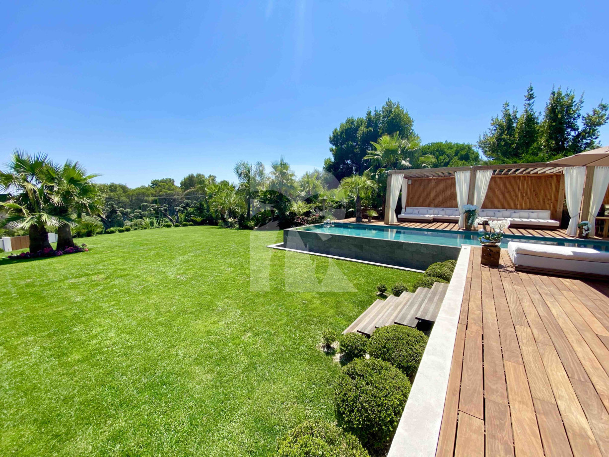 villa in Mougins : Rent stunning newly built 5 bedroom villa in an exclusive area of Mougins with easy access to Cannes - Photo 5