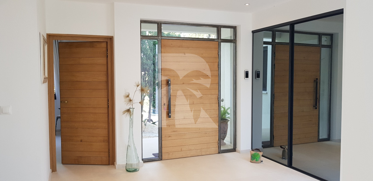 villa in St Tropez : Rent this modern 4 bedroom villa which offers a great Seaview - Photo 4