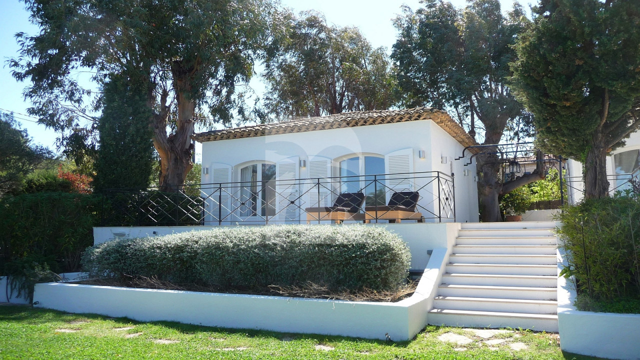 villa in St Tropez : Rent this villa in St Anne area, walking distance to the village. - Photo 1
