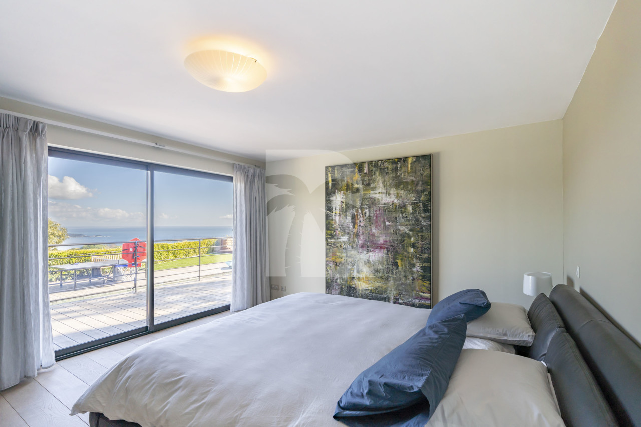 villa in Cannes : Rent this modern villa with a wonderful sea view located in a quiet area. - Photo 10