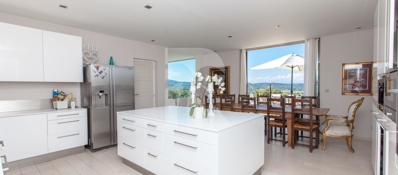 villa in St Tropez : Rent a modern villa in L'Escalet area with 6 bedrooms. - Photo 11