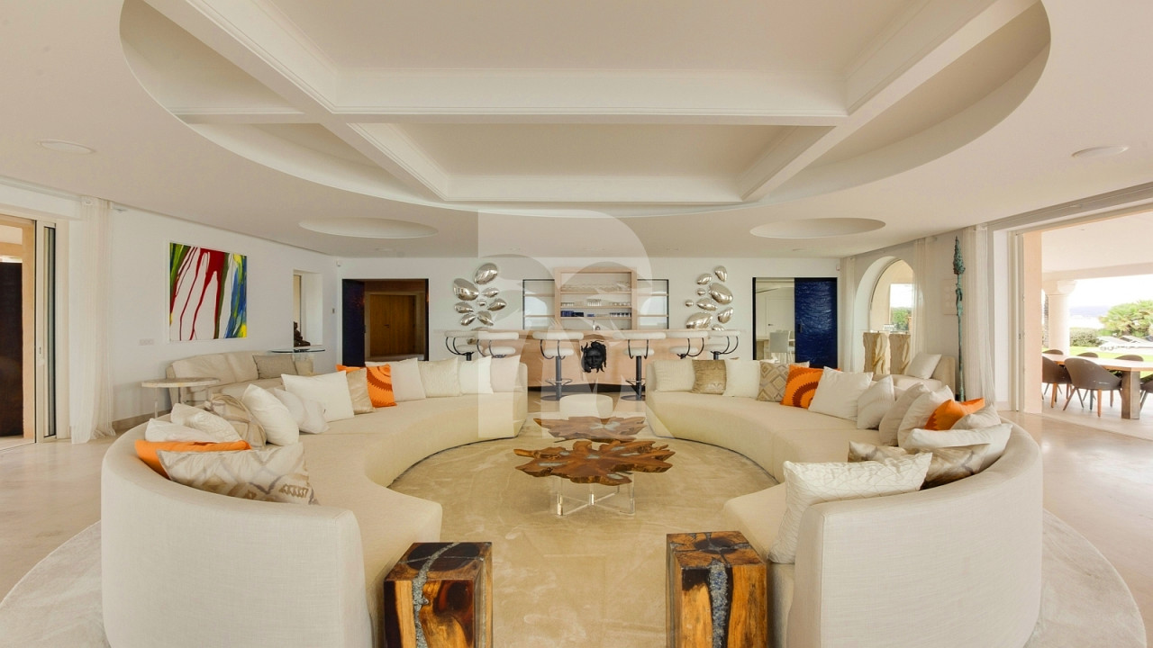 villa in St Tropez : Rent this gorgeous waterfront villa in a prestigious domain in St Tropez - Photo 8