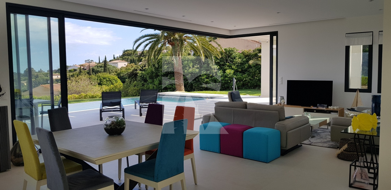 villa in St Tropez : Rent this modern 4 bedroom villa which offers a great Seaview - Photo 8