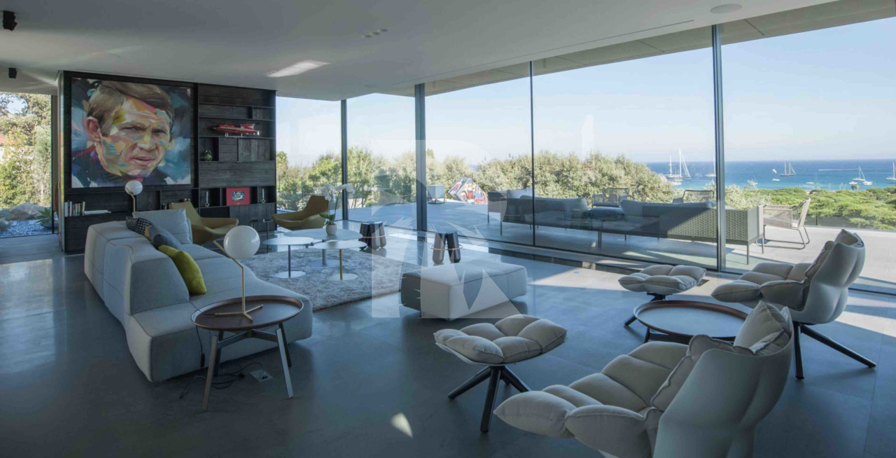 villa in St Tropez : Rent this modern villa located close to the famous Club 55, with a wonderful sea view which can accommodate 12 guests. - Photo 4