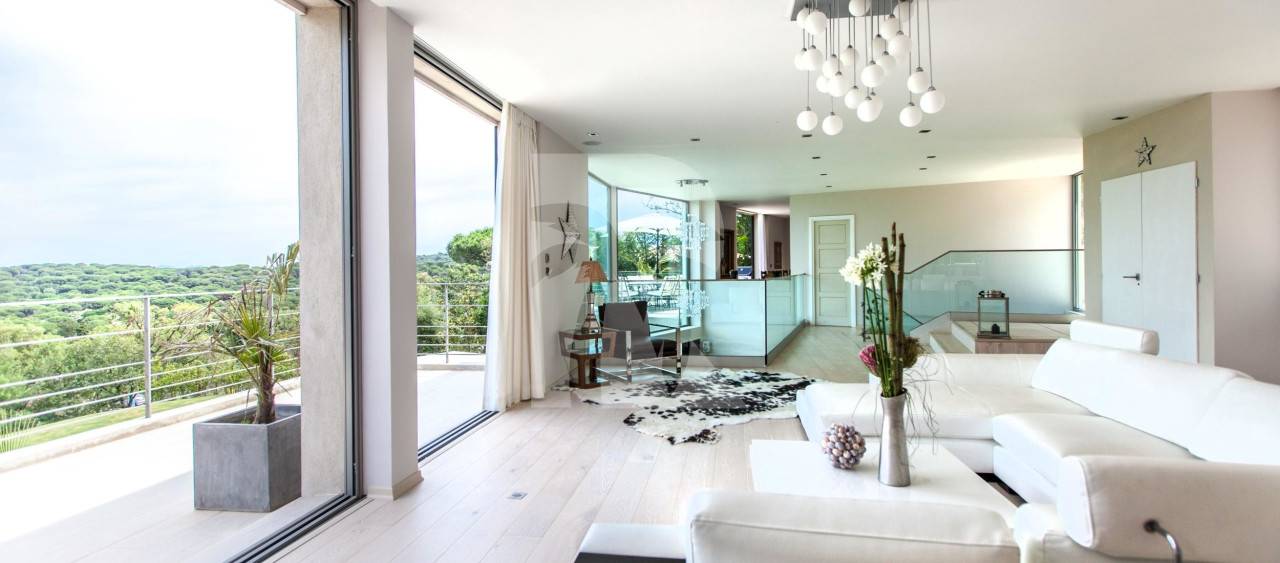 villa in St Tropez : Rent a modern villa in L'Escalet area with 6 bedrooms. - Photo 7