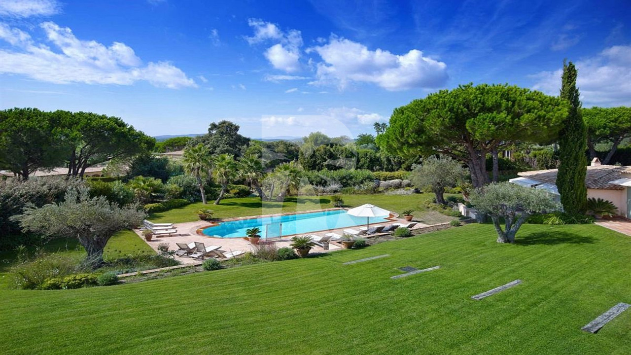 villa in St Tropez : Rent this 7 bedroom villa inside 'Les Parcs de St Tropez' - Photo 1