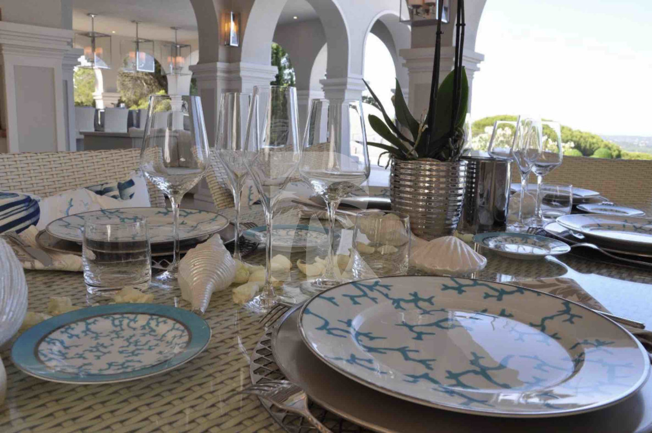 villa in St Tropez : Rent this 7 bedrooms luxurious villa located in L'escalet with a sea and hill view. - Photo 6