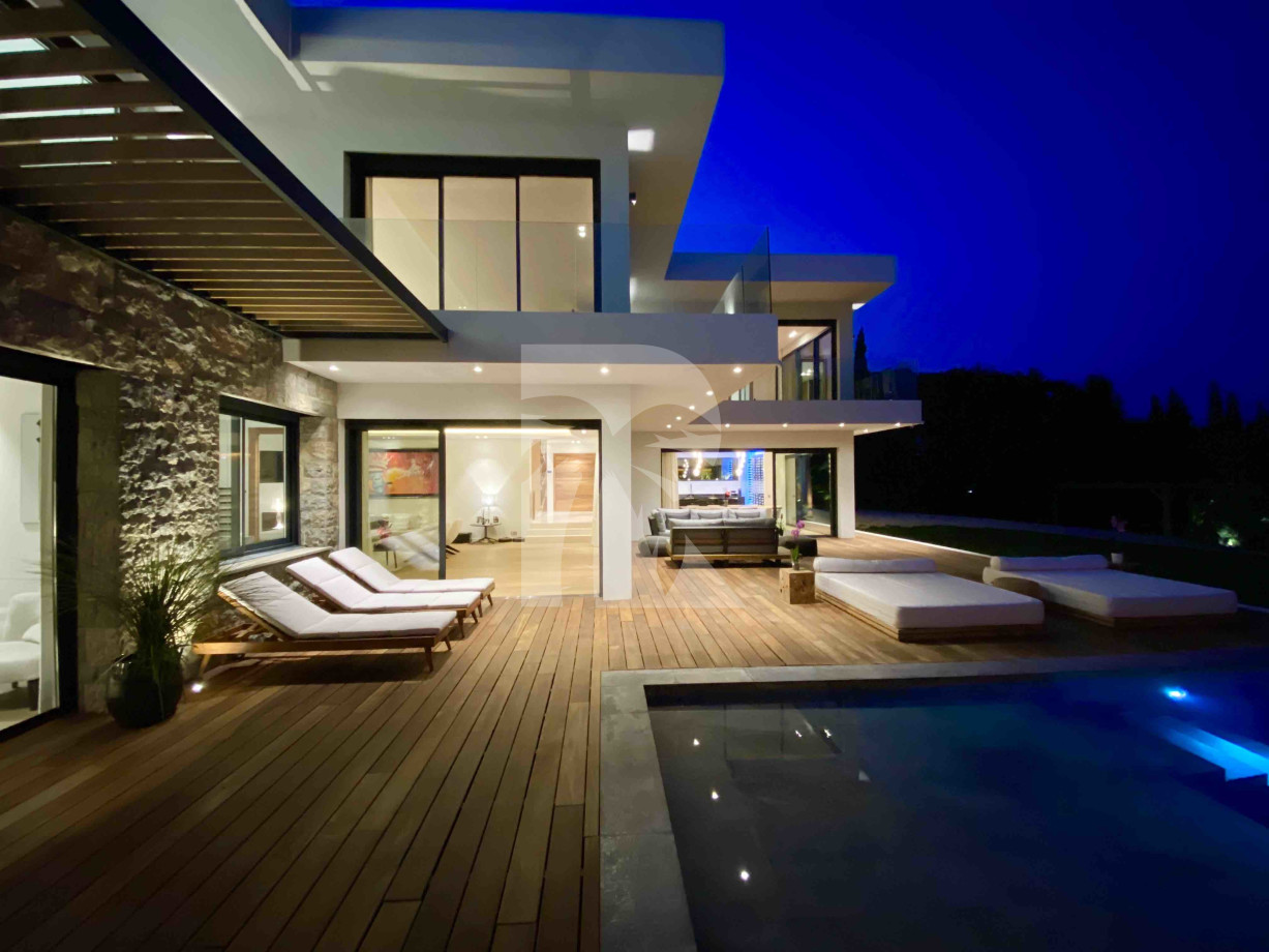 villa in Mougins : Rent stunning newly built 5 bedroom villa in an exclusive area of Mougins with easy access to Cannes - Photo 8