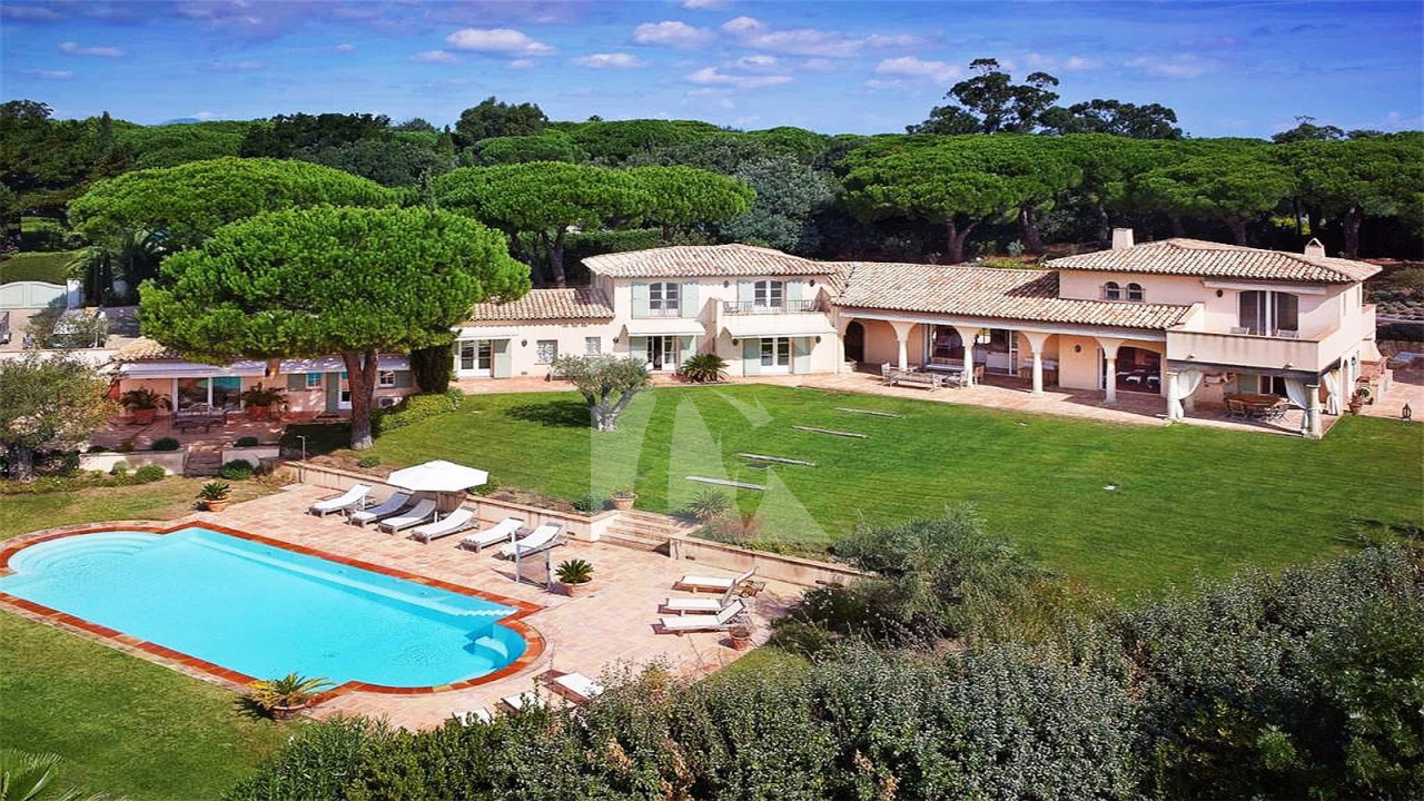villa in St Tropez : Rent this 7 bedroom villa inside 'Les Parcs de St Tropez' - Photo 0