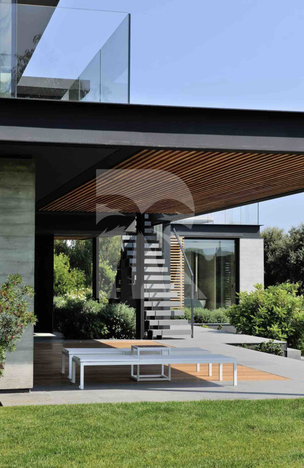 villa in St Tropez : Rent this modern villa located close to the famous Club 55, with a wonderful sea view which can accommodate 12 guests. - Photo 12