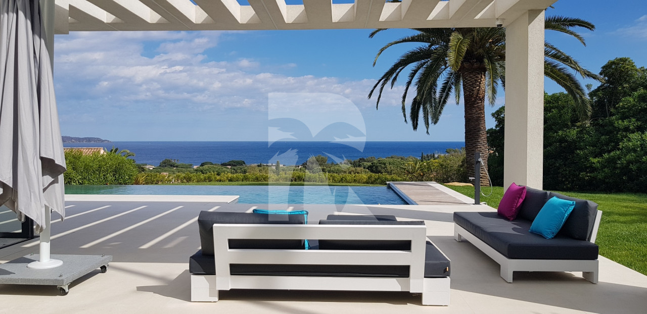 villa in St Tropez : Rent this modern 4 bedroom villa which offers a great Seaview - Photo 0