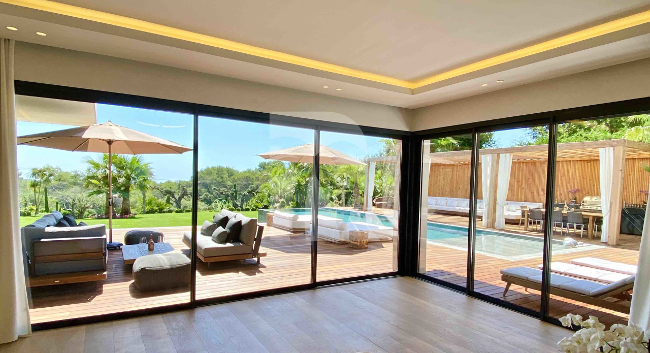 villa in Mougins : Rent stunning newly built 5 bedroom villa in an exclusive area of Mougins with easy access to Cannes - Photo 4