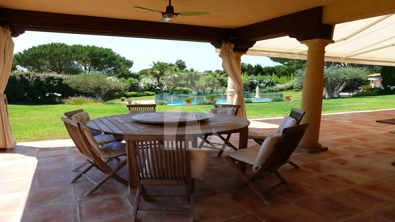villa in St Tropez : Rent this 7 bedroom villa inside 'Les Parcs de St Tropez' - Photo 4