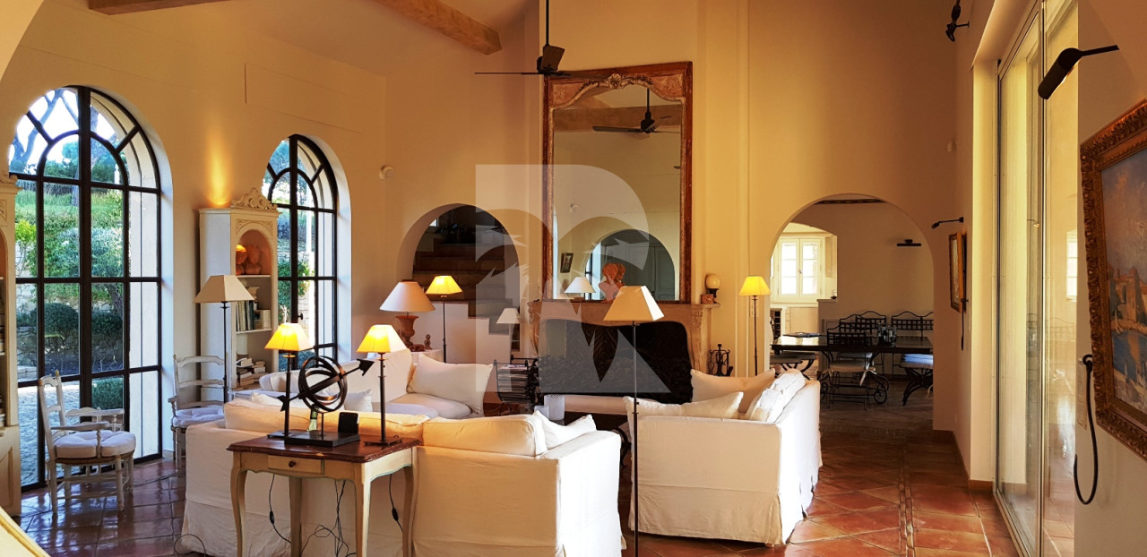villa in St Tropez : Rent this 7 bedroom villa inside 'Les Parcs de St Tropez' - Photo 6