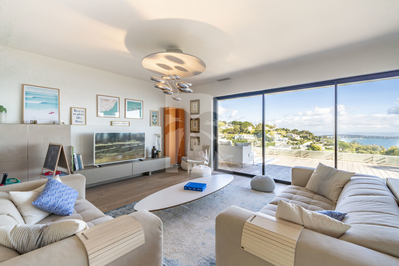 villa in Cannes : Rent this modern villa with a wonderful sea view located in a quiet area. - Photo 4