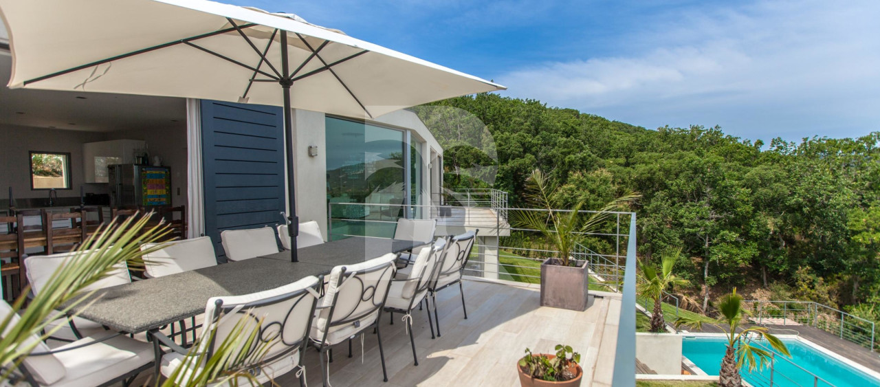 villa in St Tropez : Rent a modern villa in L'Escalet area with 6 bedrooms. - Photo 2