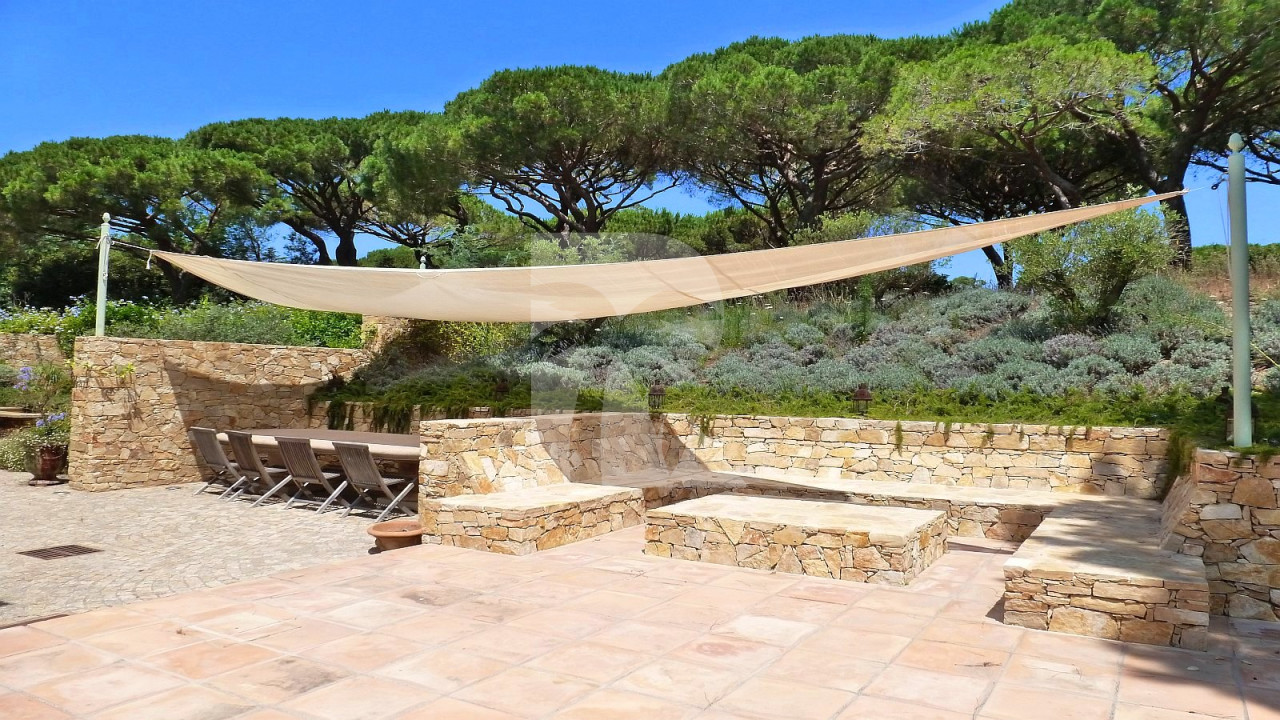 villa in St Tropez : Rent this 7 bedroom villa inside 'Les Parcs de St Tropez' - Photo 3