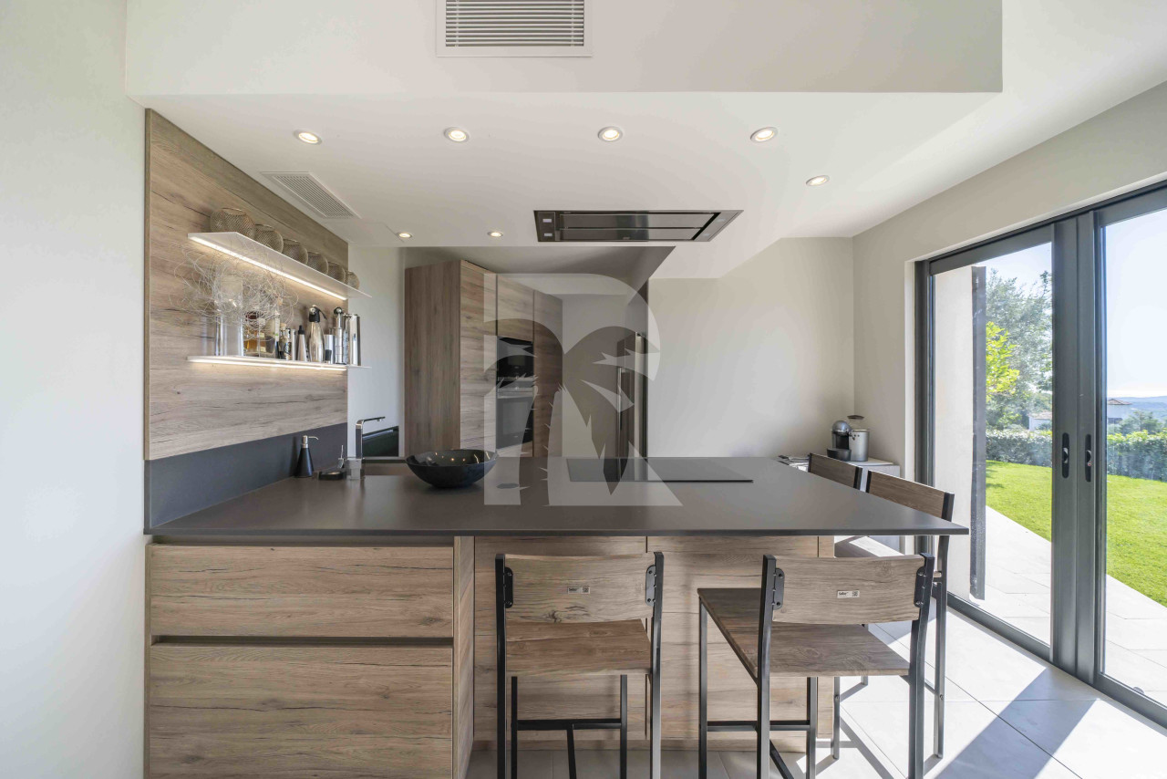villa in Châteauneuf-Grasse : Rent this wonderful 5 bedroom house with a gorgeous hill and sea view - Photo 6