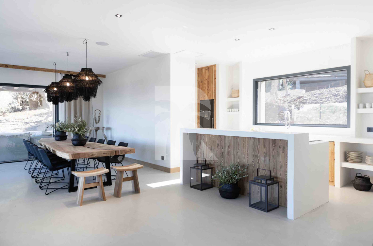 villa in St Tropez : Rent this brand new villa inside 'Les Parcs de Saint Tropez' with a nice sea view and large outdoor space. - Photo 7