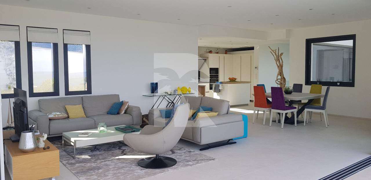 villa in St Tropez : Rent this modern 4 bedroom villa which offers a great Seaview - Photo 7