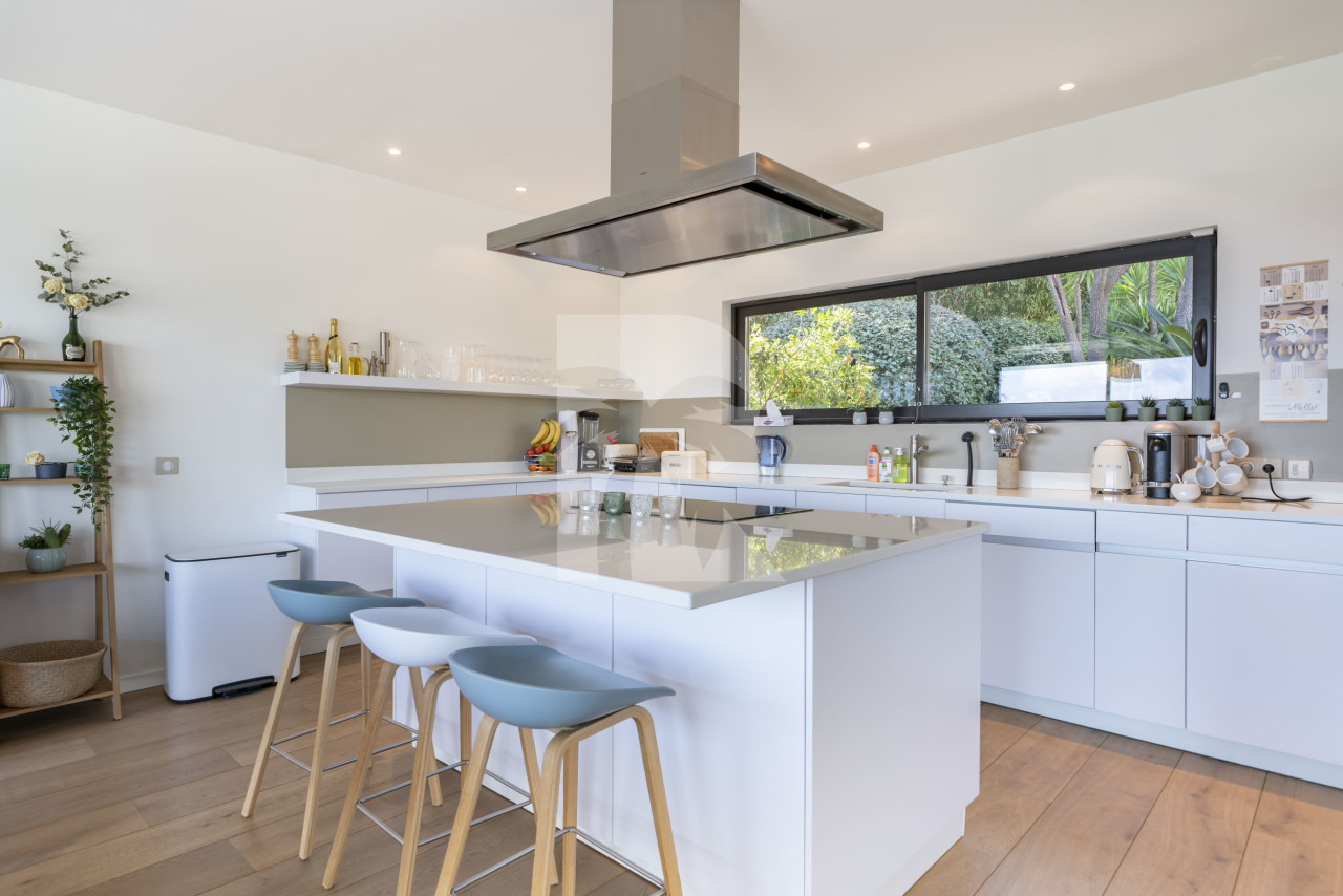 villa in Cannes : Rent this modern villa with a wonderful sea view located in a quiet area. - Photo 8