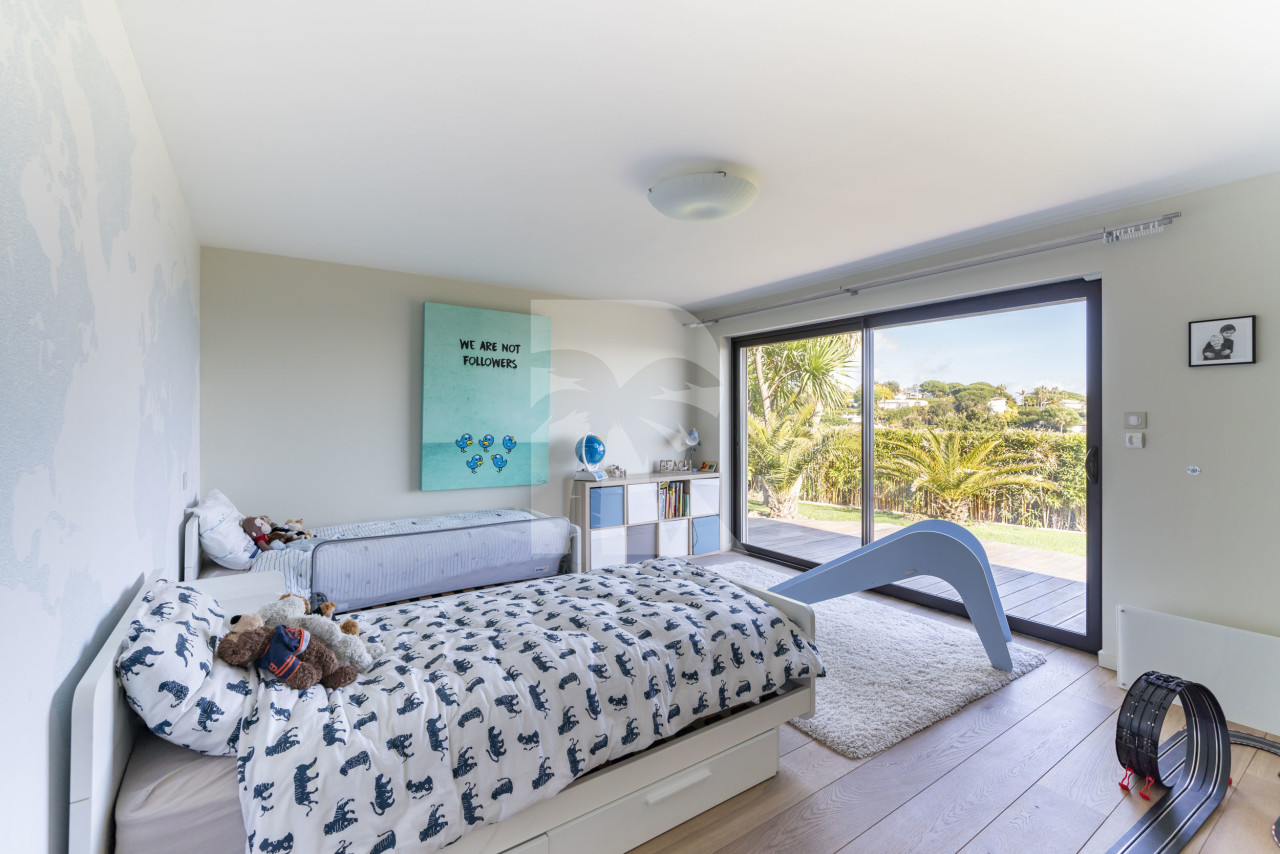 villa in Cannes : Rent this modern villa with a wonderful sea view located in a quiet area. - Photo 12