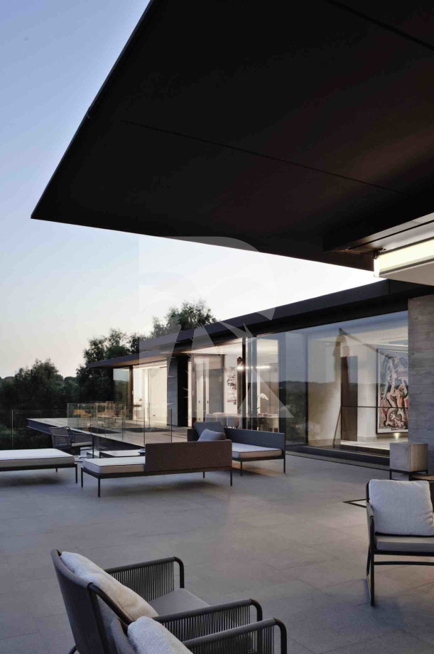 villa in St Tropez : Rent this modern villa located close to the famous Club 55, with a wonderful sea view which can accommodate 12 guests. - Photo 11